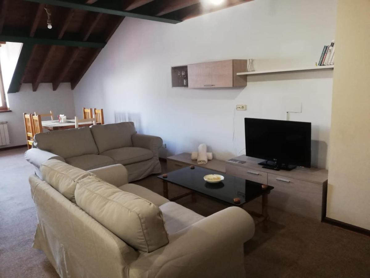 Apartamento El Remiendu Pegau Інфієсто Екстер'єр фото